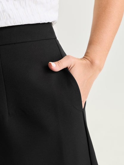 Stretchy Scalloped Hem Shorts