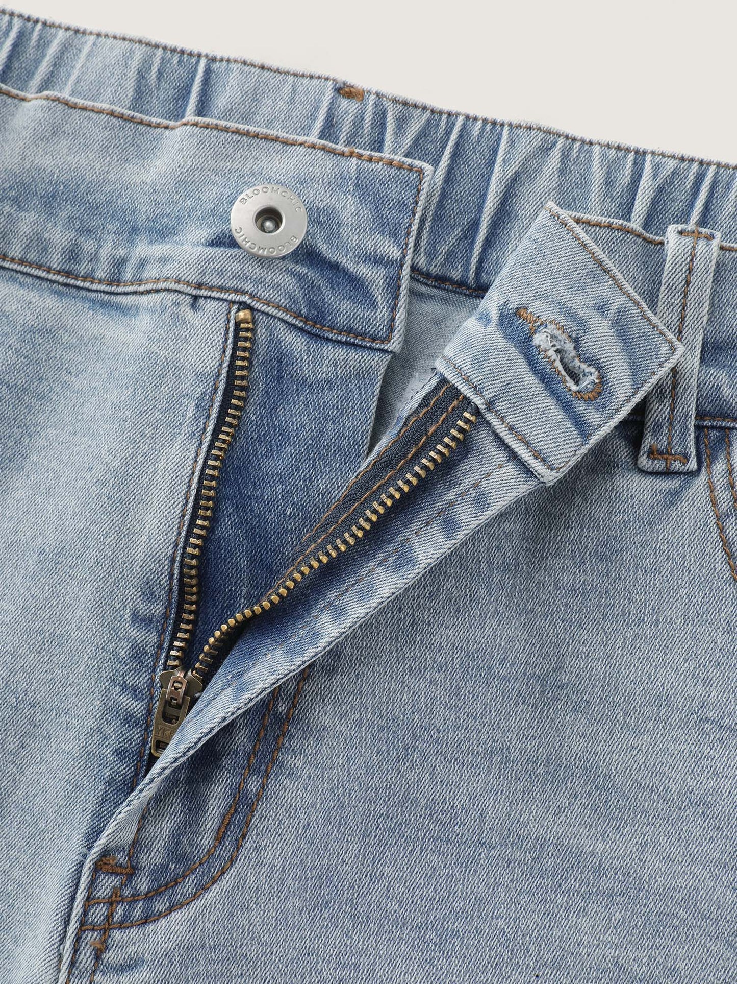 Stretchy Raw Hem Straight-Leg Denim Shorts