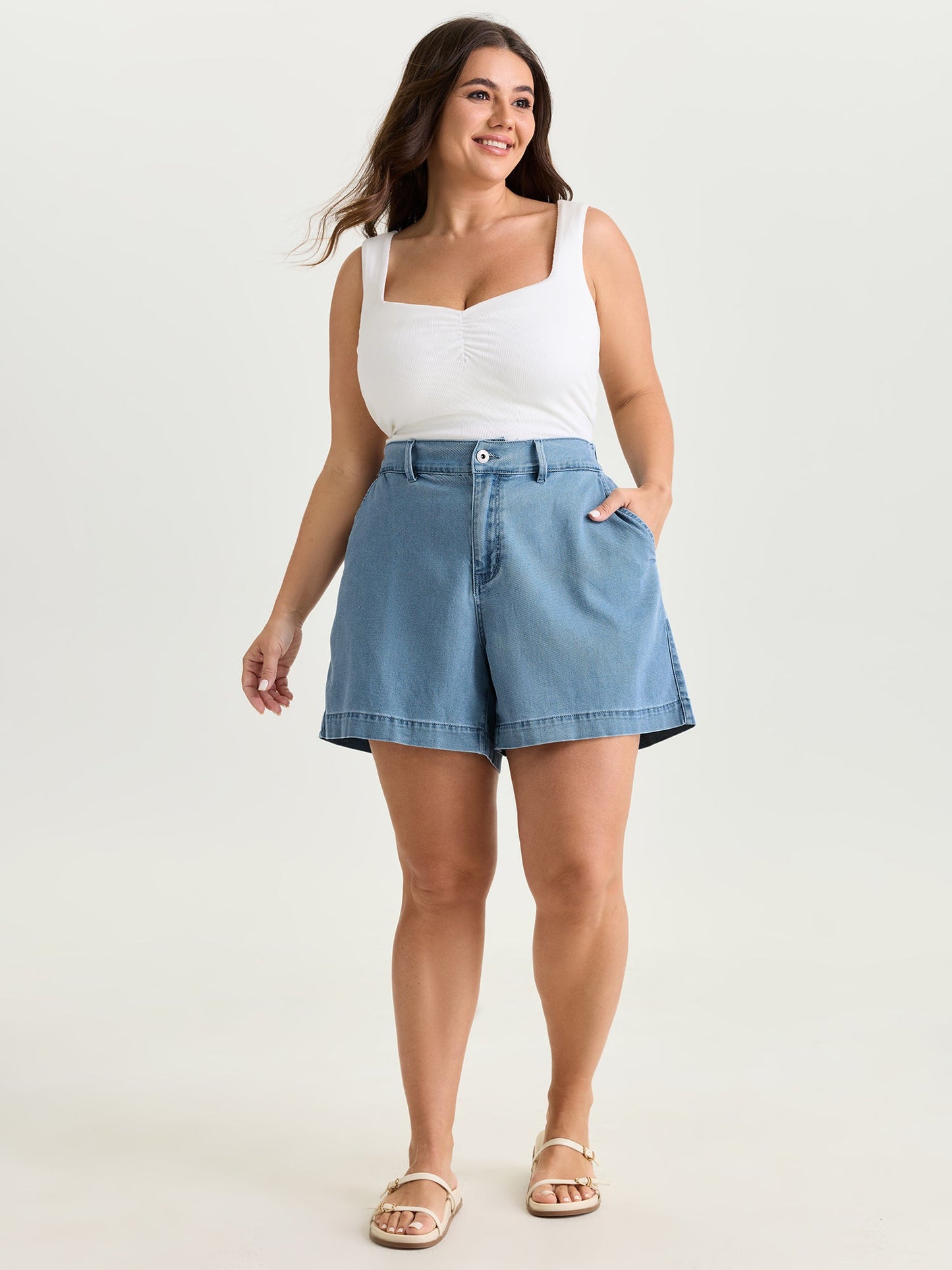 Light Washed Pockets Wide Leg Denim Shorts