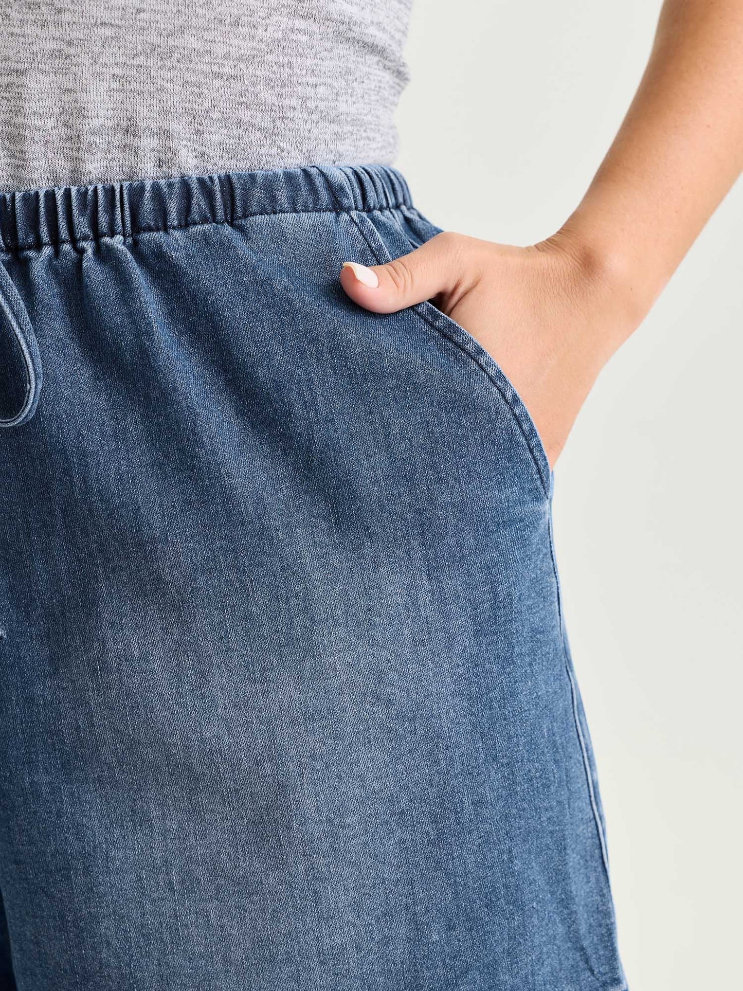 Stretchy Drawstring Elastic Waist Denim Shorts