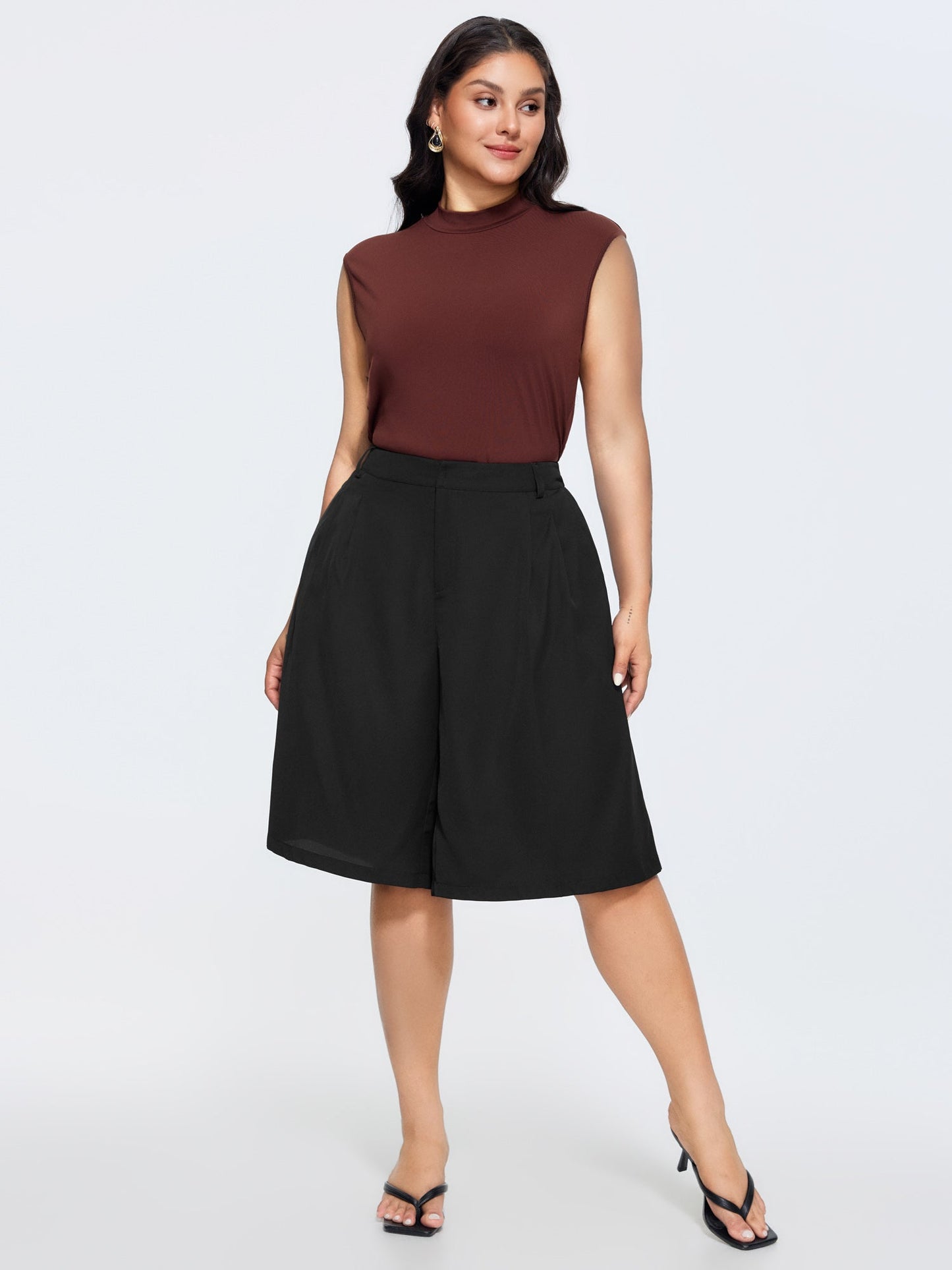 Bermuda Pleated Solid Pocket Shorts