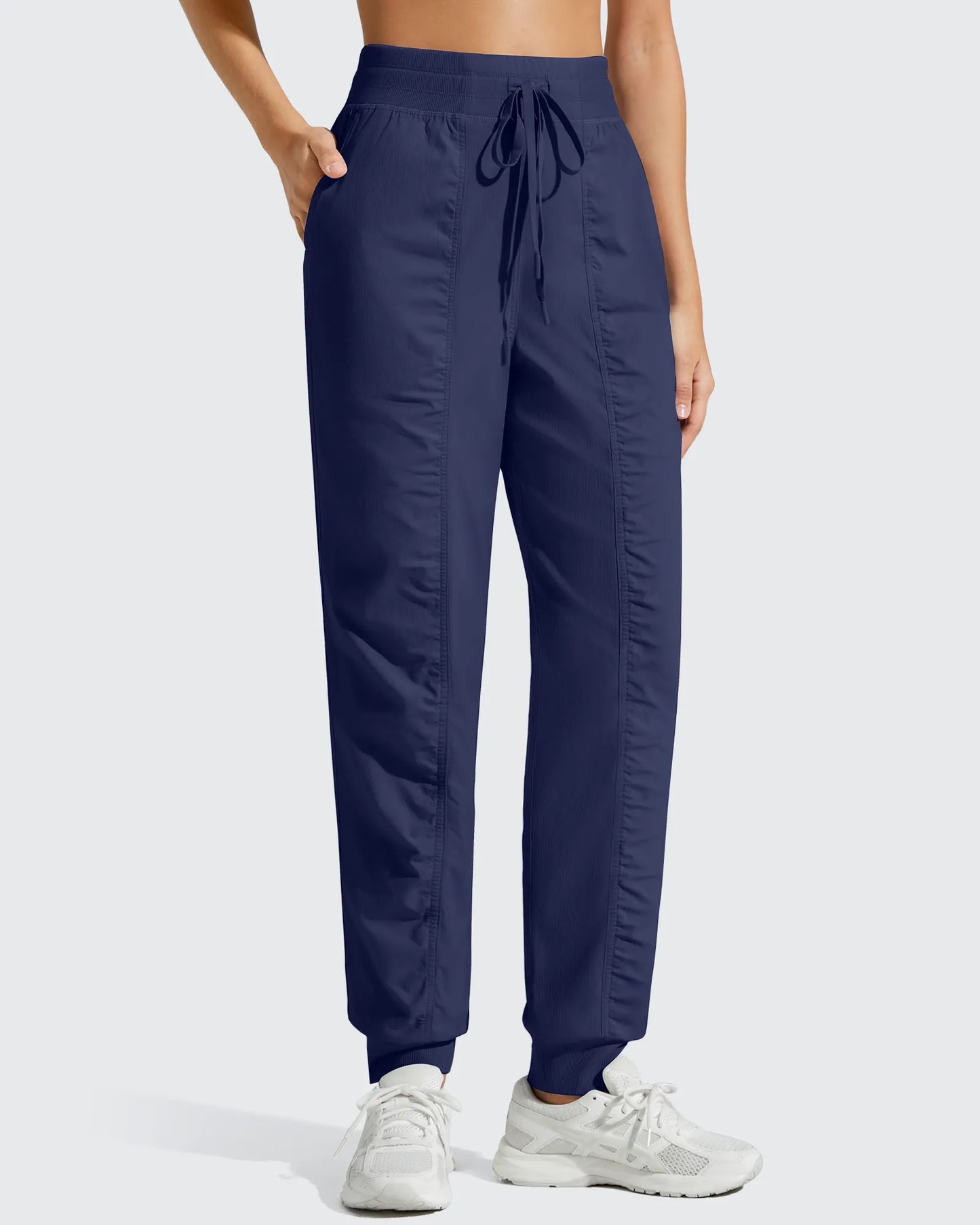 Pantalones de chándal ligeros con tobillos ajustados y cordón