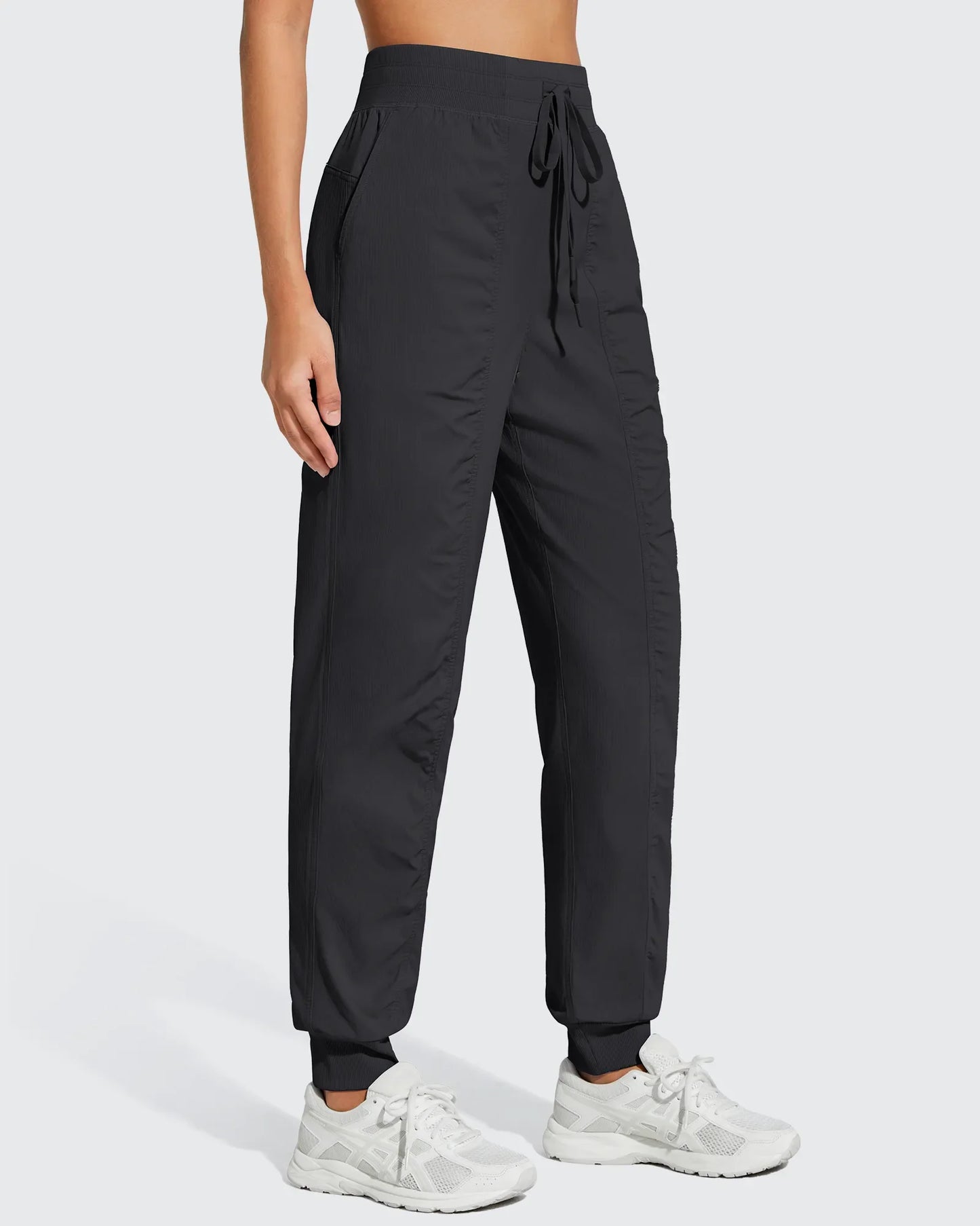 Pantalones de chándal ligeros con tobillos ajustados y cordón