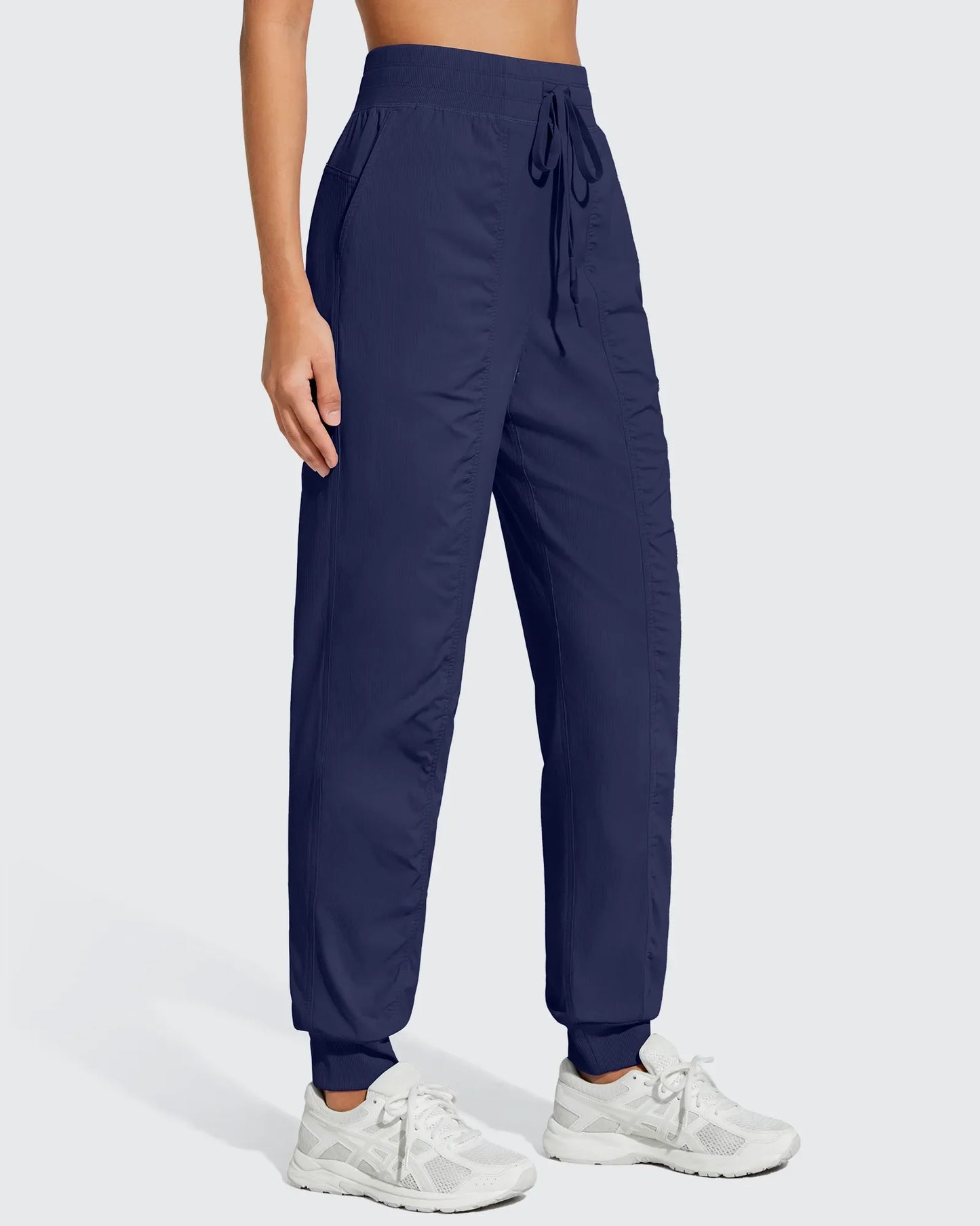 Pantalones de chándal ligeros con tobillos ajustados y cordón