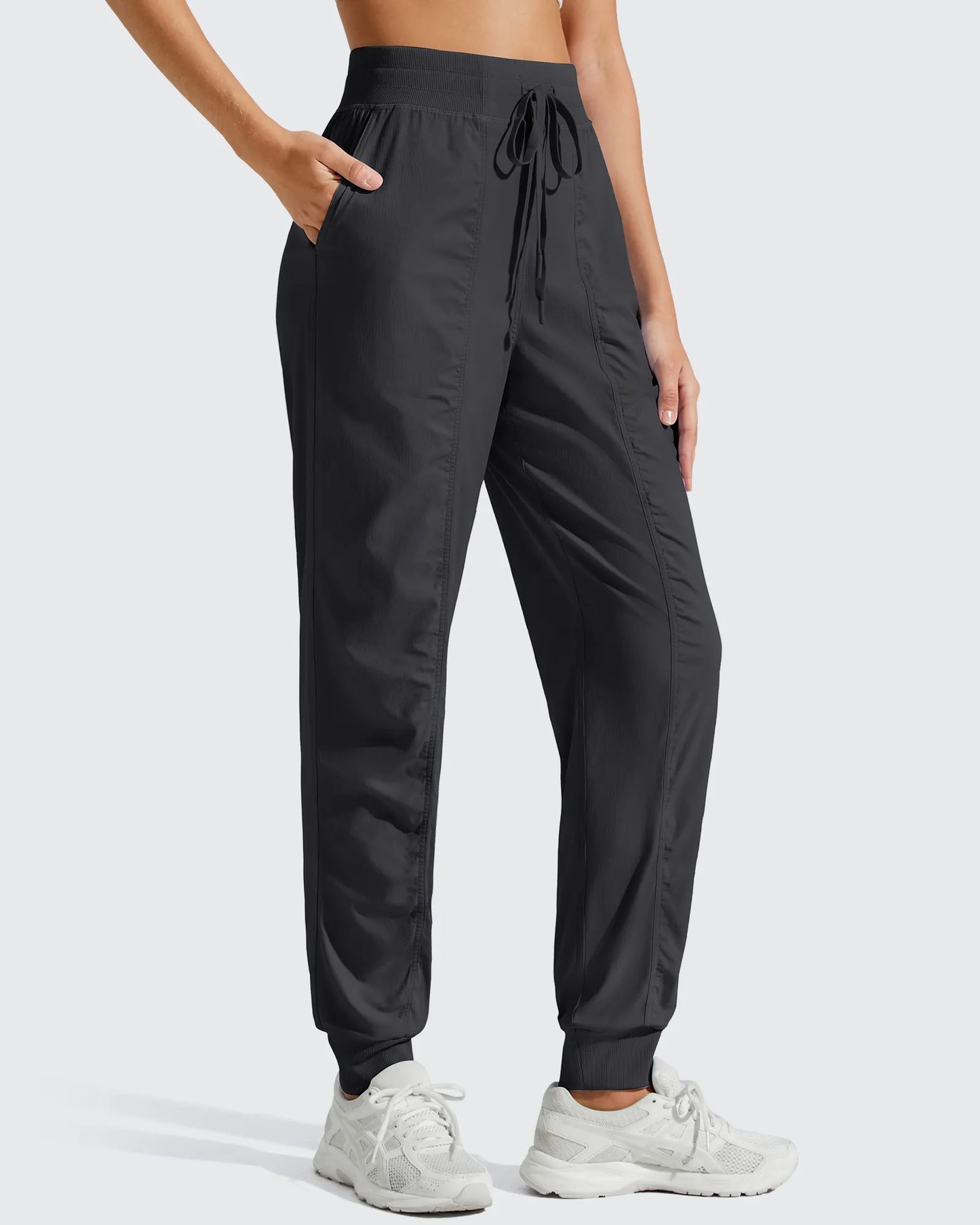 Pantalones de chándal ligeros con tobillos ajustados y cordón