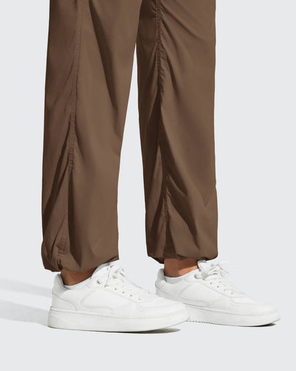 Pantalón de chándal ligero de pierna recta, fruncido y con cordón