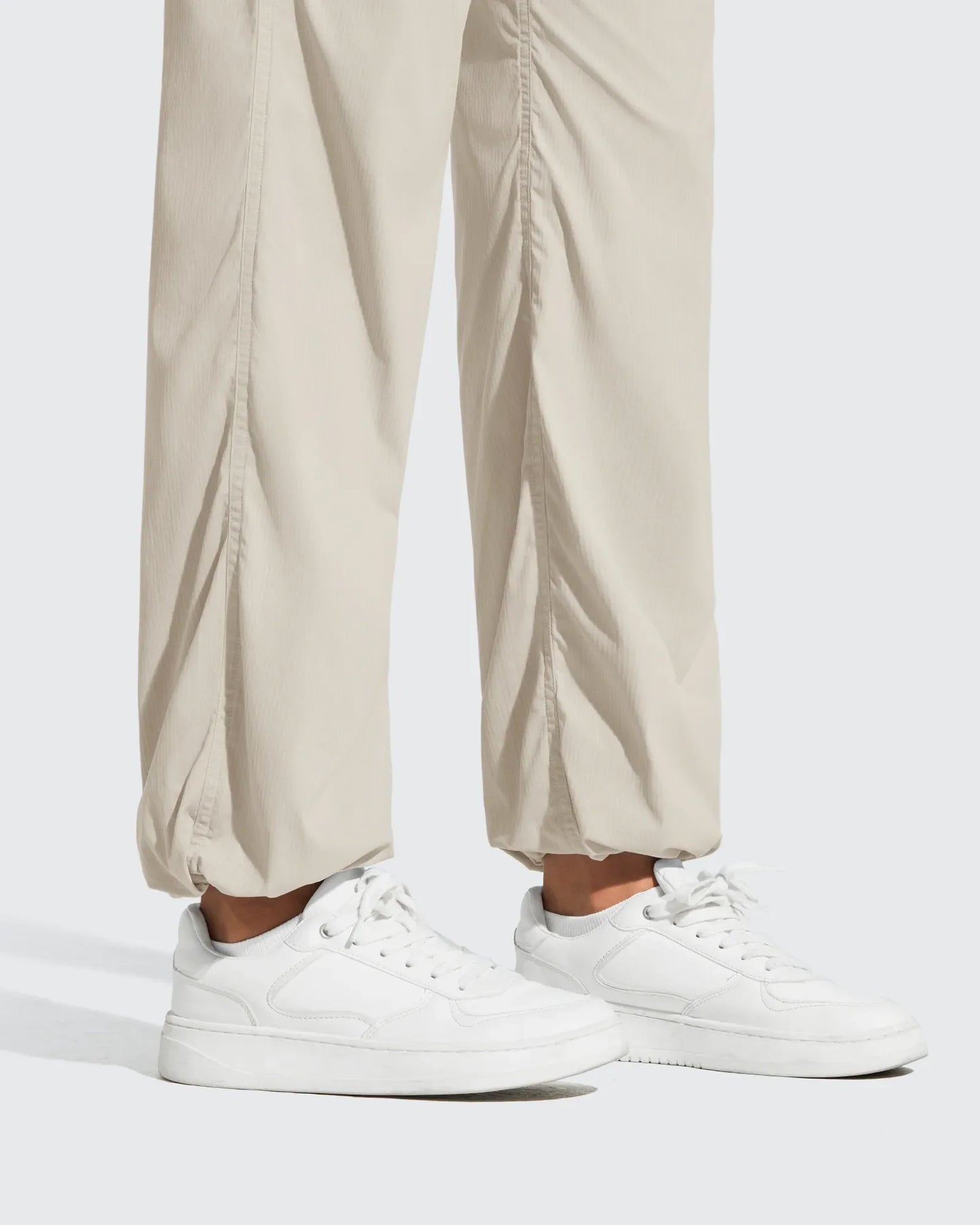 Pantalón de chándal ligero de pierna recta, fruncido y con cordón