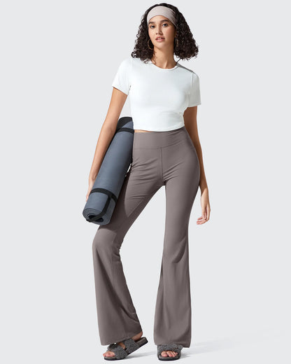 Leggings acanalados de tiro alto con bolsillos y corte de bota