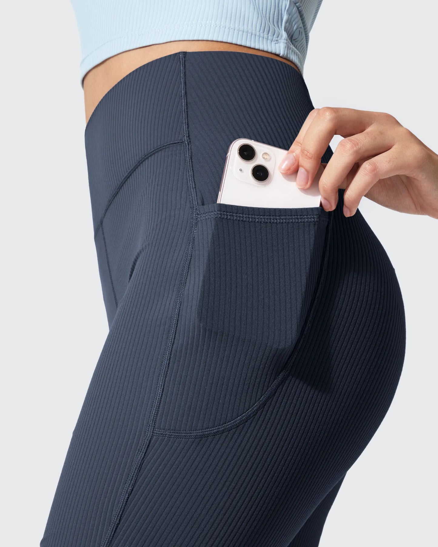 Leggings acanalados de tiro alto con bolsillos y corte de bota