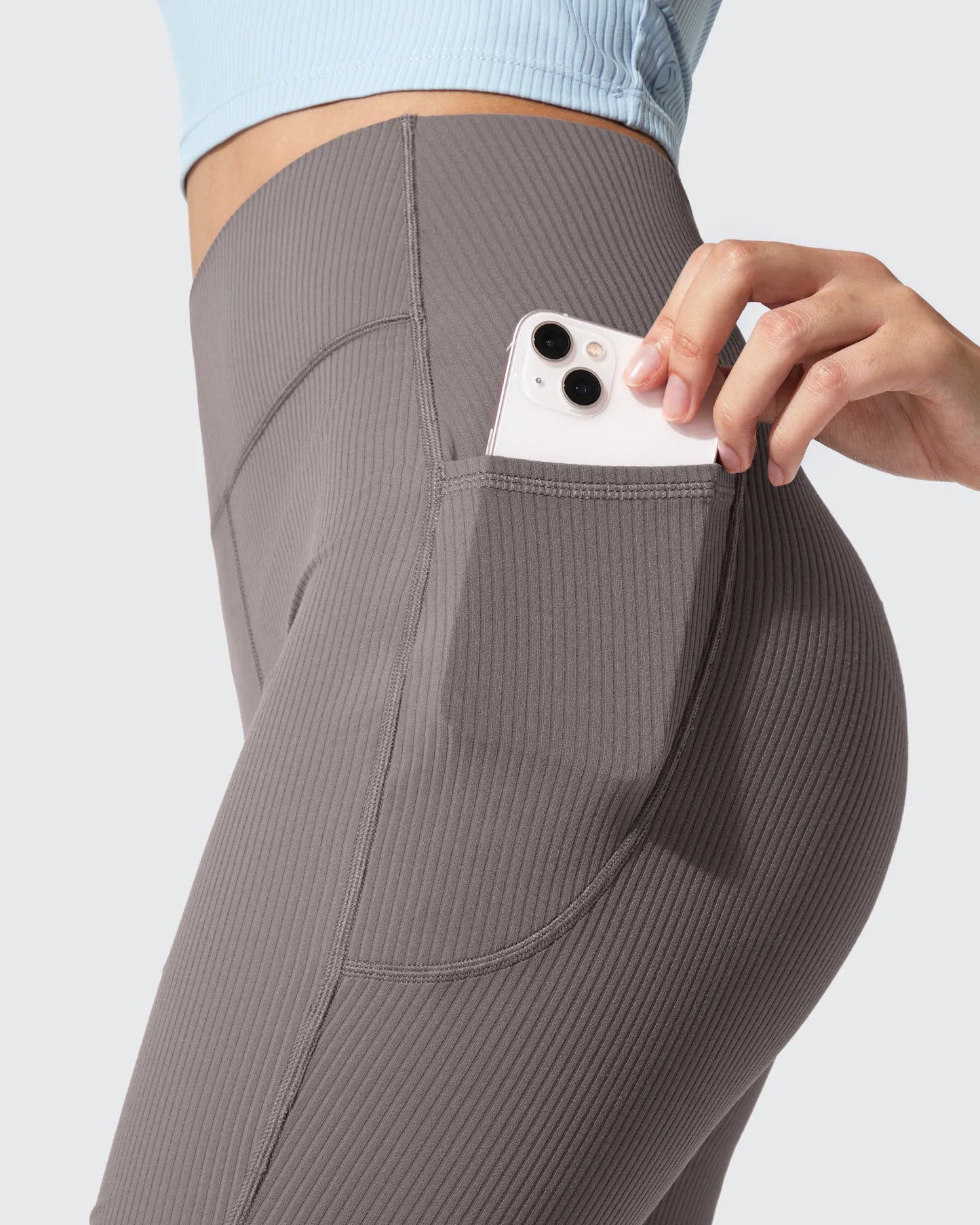 Leggings acanalados de tiro alto con bolsillos y corte de bota